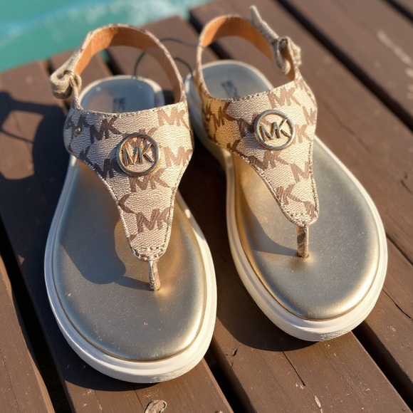 Michael Kors Big Girl’s Sandals Size 1 w MK logo NWOT - Picture 1 of 5
